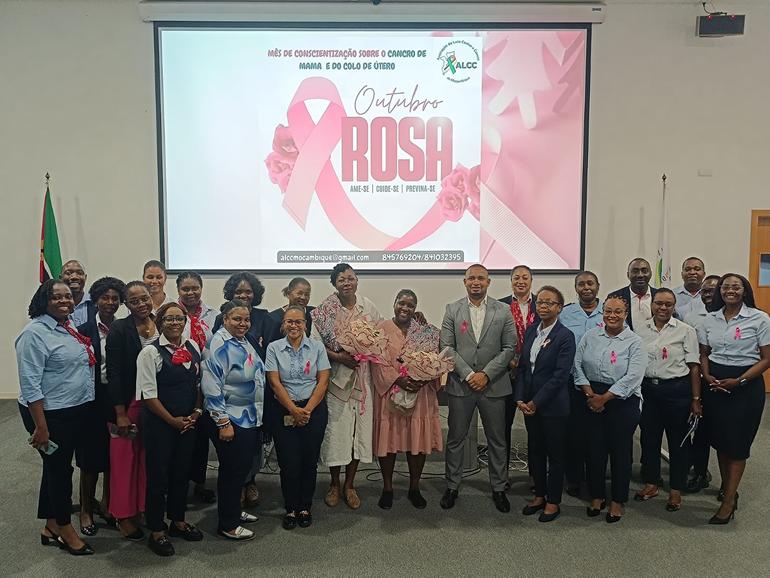 AT PROMOVE PALESTRA SOBRE O CANCRO DA MAMA E DO COLO DE ÚTERO